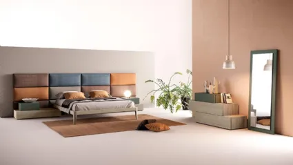 Letto con testiera in tessuto imbottito e giroletto con comodini integrati in legno M03 Puzzle e Beta di Mercantini