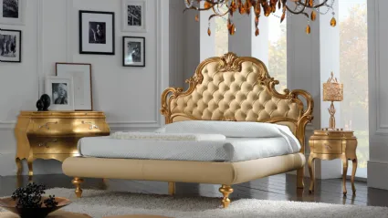 Letto con testiera in pelle e poliuretano finitura Foglia Oro Panarea di Florentiabed