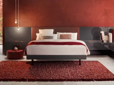 Letto matrimoniale Boiserie Imbottita in ecopelle e laccato opaco di Pianca