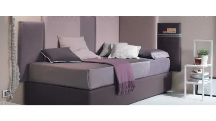 Letto singolo sommier Corner con boiserie rivestita in tessuto di Tomasella