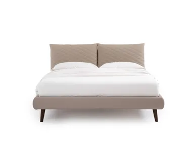 Letto con testiera trapuntata So Regular di Noctis