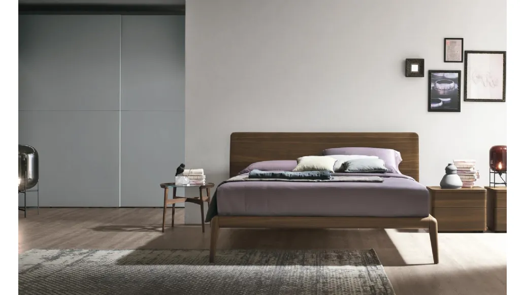 Letto Prado con testata in legno rovere termocotto di Tomasella