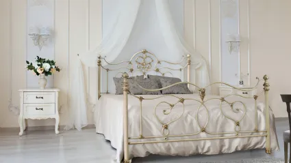 Letto in ferro battuto finitura Avorio Antiquariato con testiera Vittoria di Florentiabed