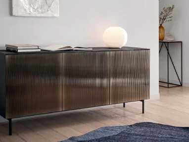 Madia a 3 ante con impiallacciatura centorighe Universal 03 di Calligaris