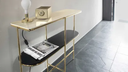 Mobile ingresso in ottone lucido con piano superiore in ceramica e piano inferiore in legno Puro Calligaris