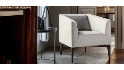 Poltroncina dalla forma squadrata in tessuto Jen di Ditre Italia