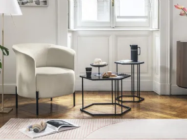Poltroncina in tessuto con piedini in metallo Rendez-Vous di Calligaris