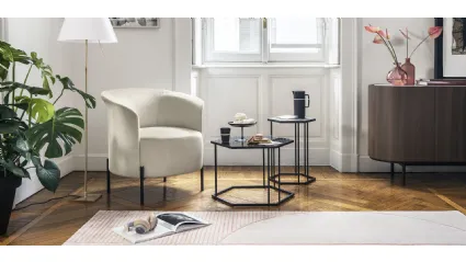 Poltroncina in tessuto con piedini in metallo Rendez-Vous di Calligaris