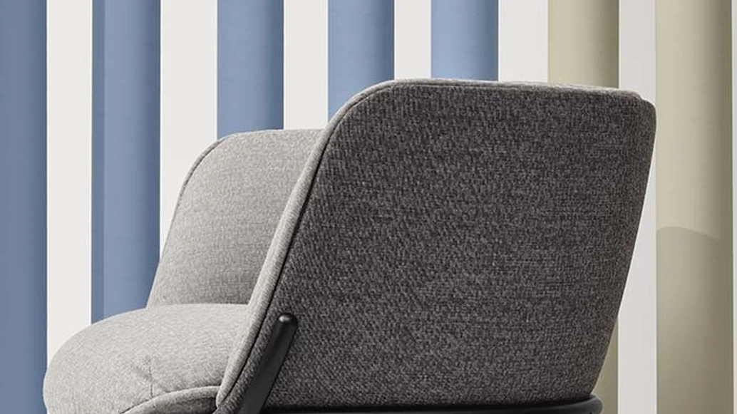 Poltrona BomBom 4 Legsin tessuto imbottito e gambe in acciaio di Infiniti