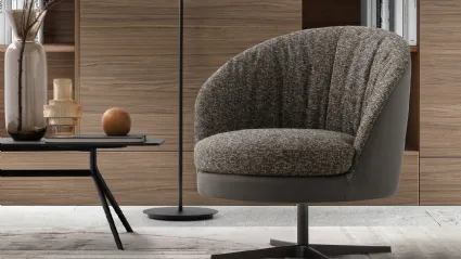 Poltroncina Oyster in tessuto imbottito di Le Comfort