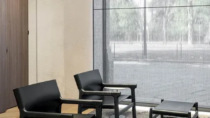 Salotto Fushimi Lounge Philippe Tabet struttura poltrona e pouf in essenza e rivestimento cuoio naturale di Pianca