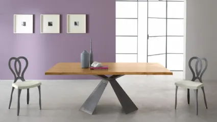 Sedia moderna imbottita Alyssia con gambe in metallo di Eurosedia