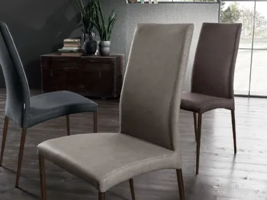 Sedia Drop Vintage imbottita e rivestita in ecopelle con struttura in metallo di Arredo3