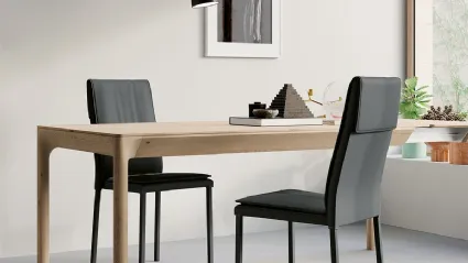 Sedia Sandy con struttura in metallo, imbottita e completamente rivestita in ecopelledi Arredo3