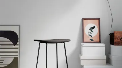 Sgabello Sigma L con struttura in acciaio verniciato e seduta in Frassino di Arredo3