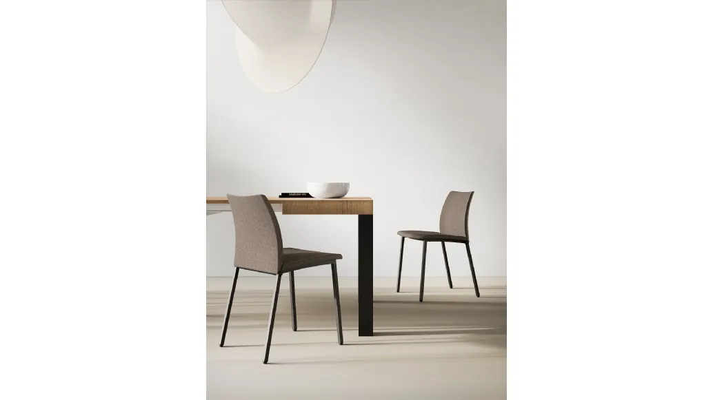 Sedia Zara Up on struttura in metallo verniciato e seduta imbottita rivestita in ecopelle di Arredo3