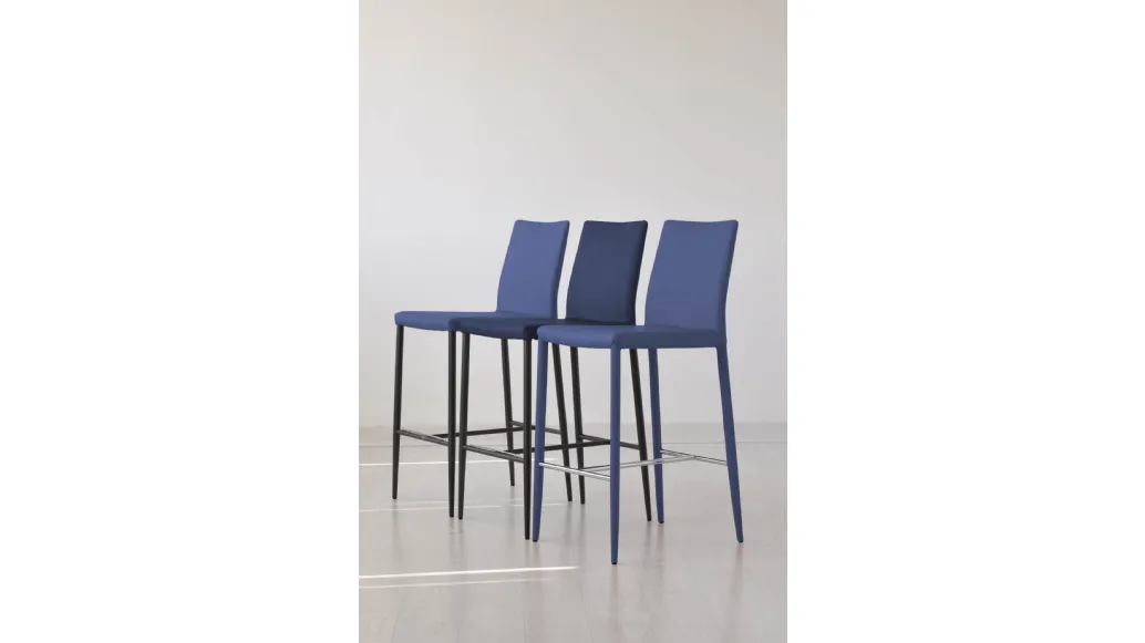 Sgabello in pelle con gambe in metallo Bess di Sedie Brianza