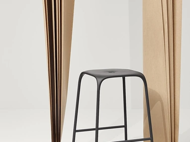 Sgabello Bobo in polipropilene e acciaio di Infiniti