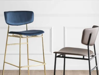 Sgabello con struttura in metallo e seduta in tessuto o ecopelle Fifties di Calligaris