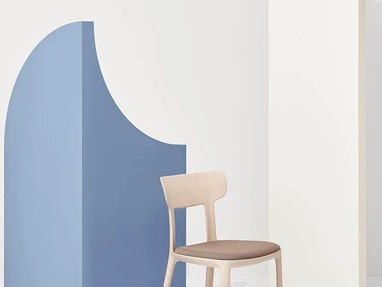 Sedia Canova in polipropilene con seduta in tessuto imbottito di Infiniti