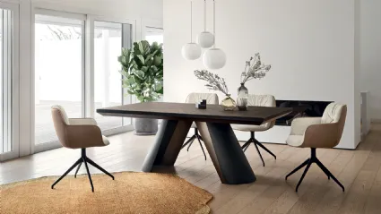 Sedia Cocoon con base girevole in tessuto e pelle di Calligaris