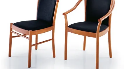 Sedia e poltroncina con seduta e schienale imbottiti in tessuto Dolly/Manuela di Aeffe
