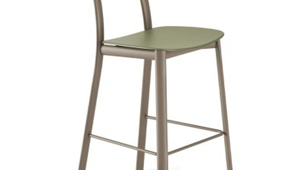 Sgabello Feluca Pop Kitchen in polipropilene con telaio in metallo di Infiniti