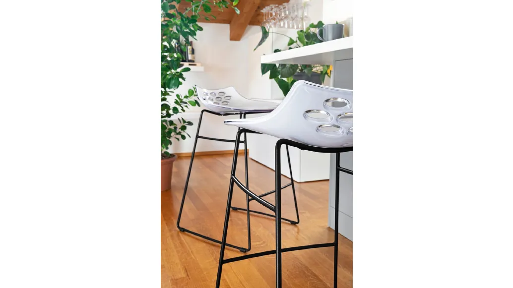 Sgabello in plastica con struttura in metallo Jam SG di Connubia