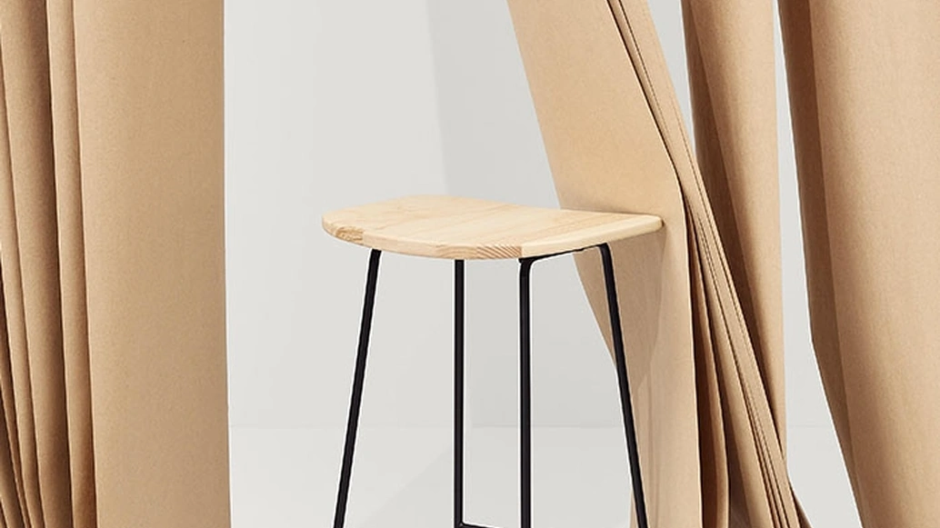 Sgabello Klejn Wood con seduta in Frassino e base in tondino di acciaio di Infiniti