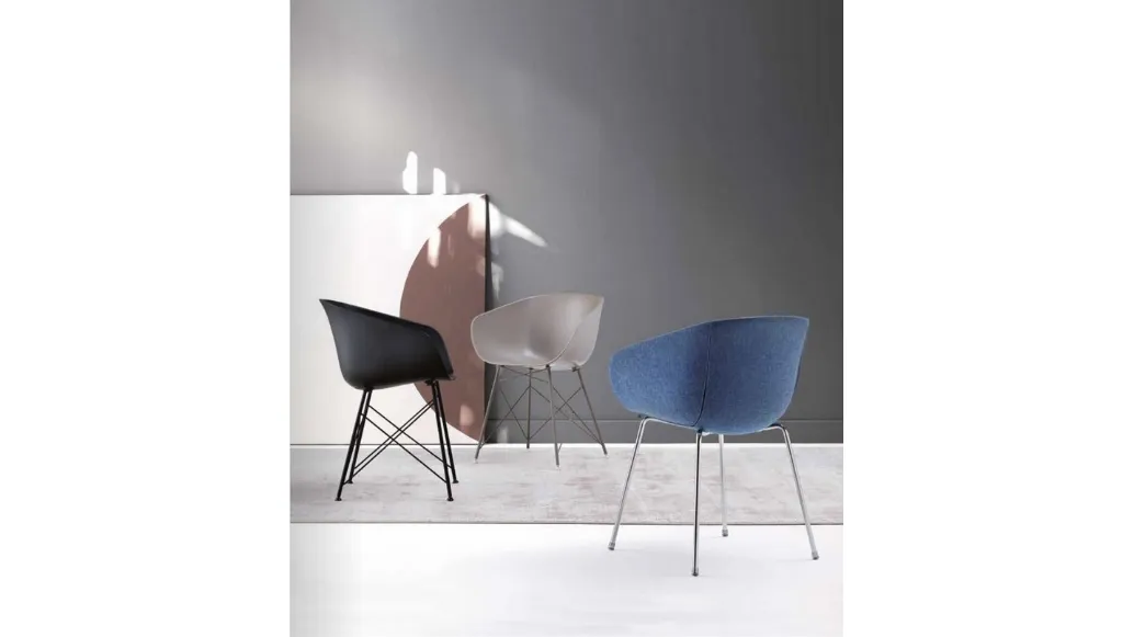 Sedia con gambe in metallo Maya di Sedie Brianza