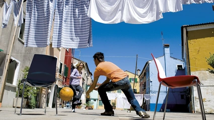 Sedia Now 4 Legs con scocca in polipropilene e gambe in acciaio cromato di Infiniti