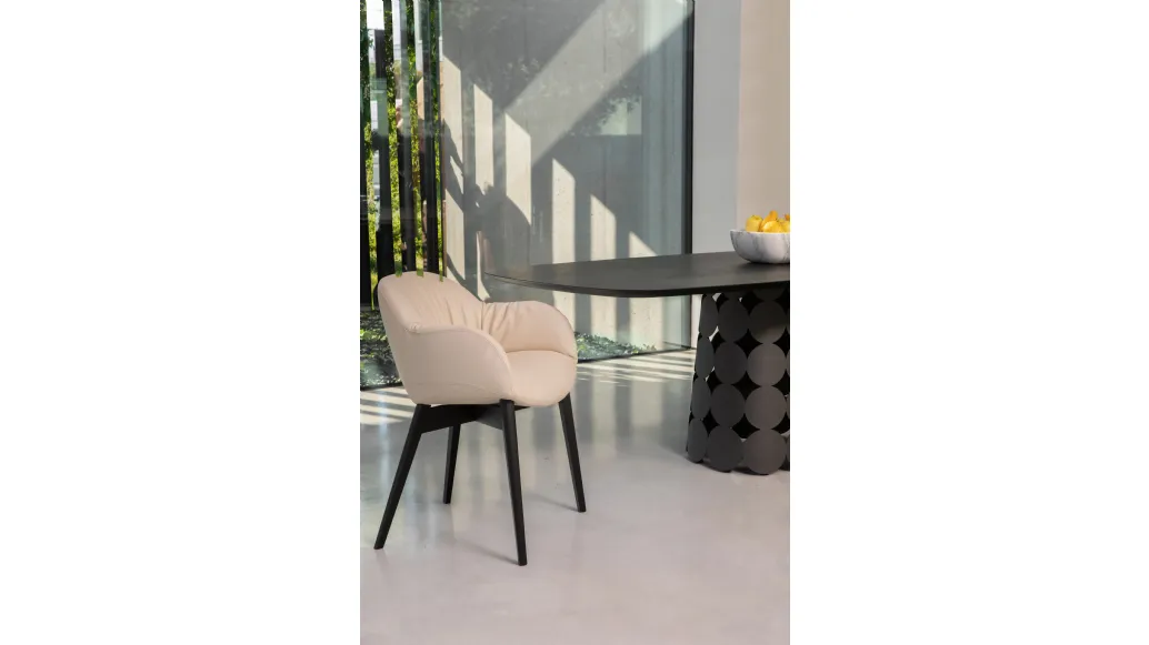 Sedia in pelle imbottita Olympia Wood di Tonin Casa