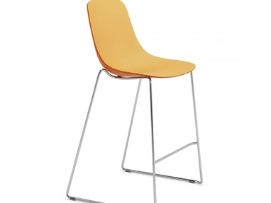Sgabello Pure Loop Binuance Kitchen con scocca in polipropilene Pesca e Arancio carota con base in tondino di acciaio cromato di Infiniti