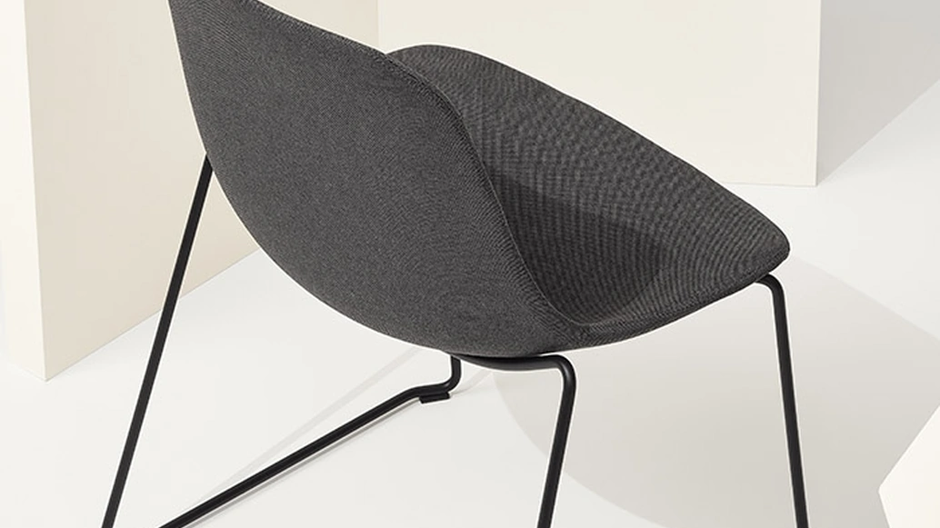 Sedia Pure Loop Maxi Sled di Infiniti