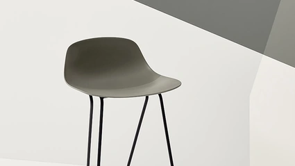 Sgabello Pure Loop Mini Stool in polipropilene di Infiniti