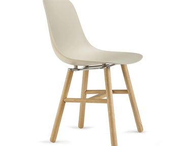 Sedia Pure Loop Mono Retro con scocca in polipropilene e gambe in Rovere Naturale di Infiniti