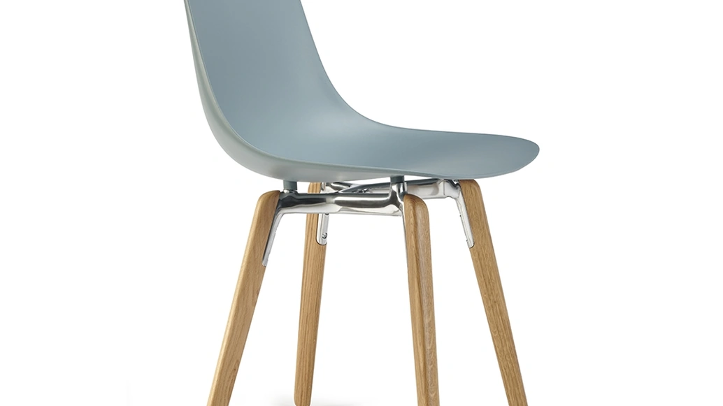 Sedia Pure loop Mono Wooden Legs con scocca in polipropilene e gambe in massello di Faggio Naturale Infiniti