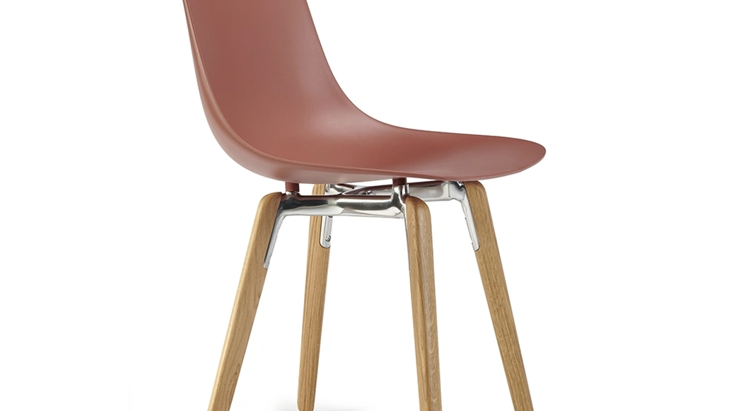 Sedia Pure loop Mono Wooden Legs con scocca in polipropilene e gambe in massello di Faggio Naturale Infiniti