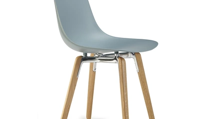 Sedia Pure loop Mono Wooden Legs con scocca in polipropilene e gambe in massello di Faggio Naturale Infiniti