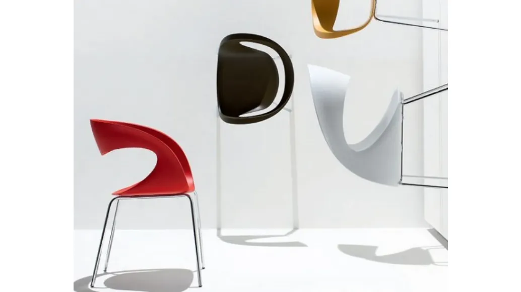 Sedia di design in metallo con scocca in tecnopolimero colorato Riff di Aeffe