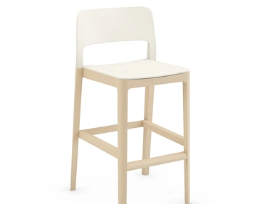 Sgabello Settesusette Kitchen in polipropilene con base in Faggio massello di Infiniti