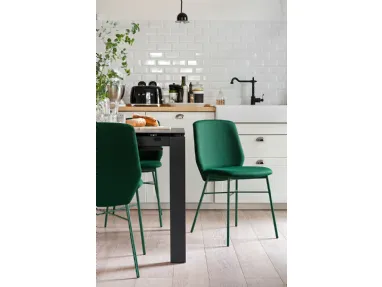 Sedia in tessuto con gambe in metallo Sibilla soft di Connubia