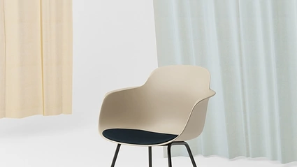 Sedia Sicla 4 legs con scocca in polipropilene e base in acciaio di Infiniti