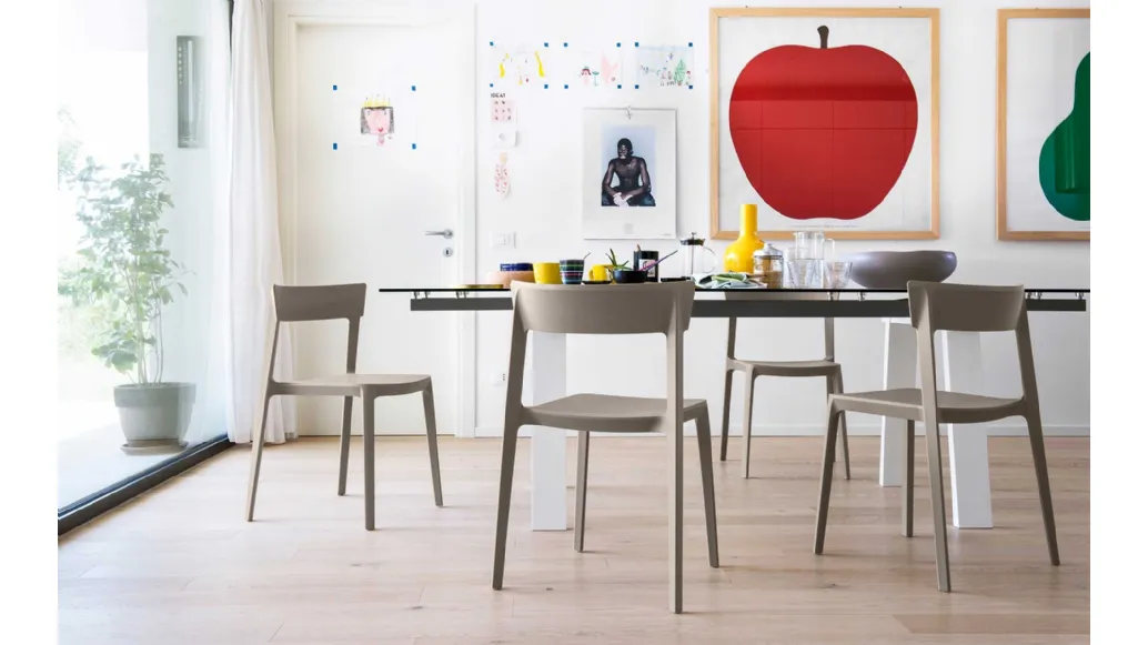 Sedia in plastica impilabile Skin di Calligaris