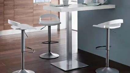 Sgabello di design in metallo con sedile bianco regolabile in altezza Taco di Aeffe