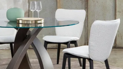 Sedia Tender rivestita in tessuto di Tonin Casa