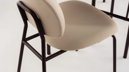 Sedia Tondina Fat in tessuto imbottito e struttura in acciaio con o senza braccioli di Infiniti