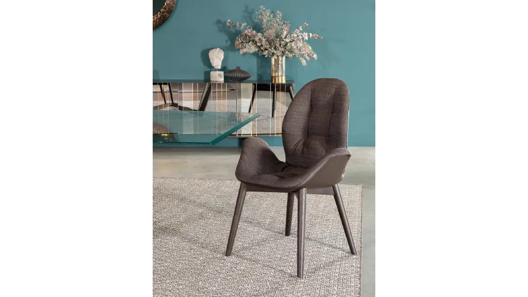 Sedia Sorrento Easy con seduta rivestita in ecopelle e tessuto di Tonin Casa