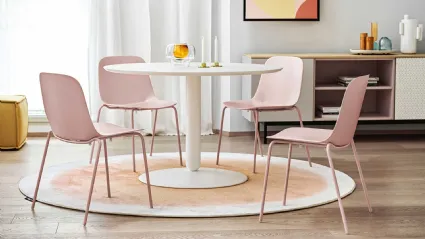 Sedia impilabile in polipropilene con gambe in metallo verniciato Vela 01 di Calligaris