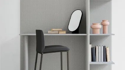 Sgabello Zara Up con struttura in metallo verniciato e seduta rivestita in ecopelle di Arredo3